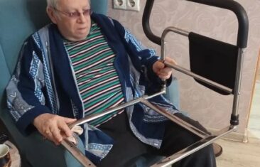 Тренер по обучению методам ухода за пожилыми людьми продолжает проводить образовательные и консультационные мероприятия